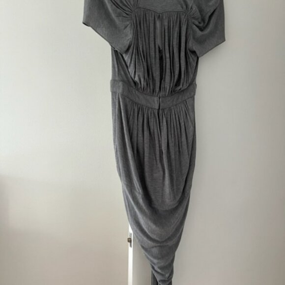 BCBG MAXAZRIA - ELEGANT GREY LINED DRESS IN 100% SILK - WORN ONCE - Picture 5 of 6
